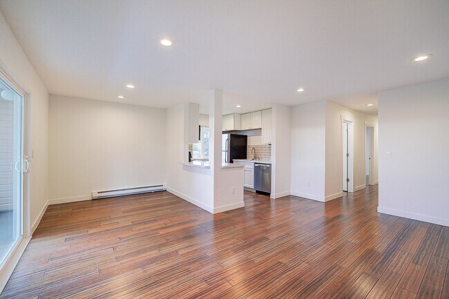 Building Photo - 2bd/1ba Kirkland Condo