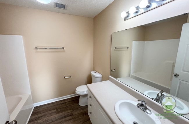 Building Photo - 105 McKenna Cir