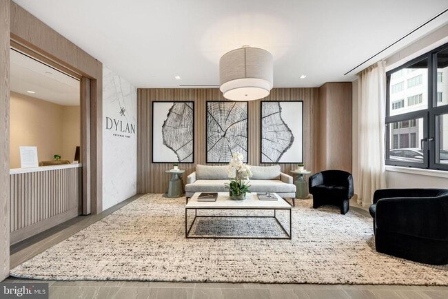 Building Photo - 701 Swann Ave