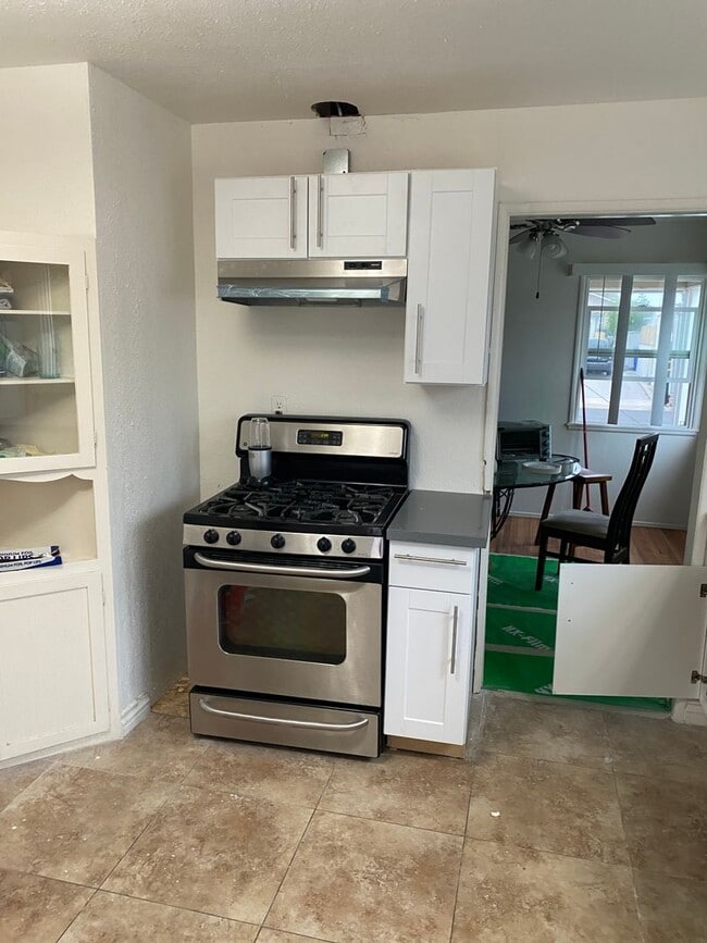 Building Photo - 7 bedrooms $1000 each w/ SPA