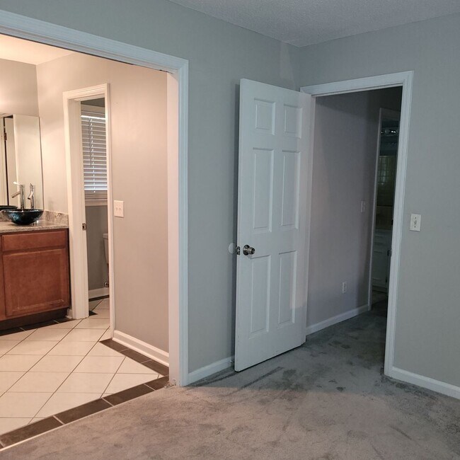 Building Photo - 3 br, 2.5 bath House - 14 Sorento Blvd.