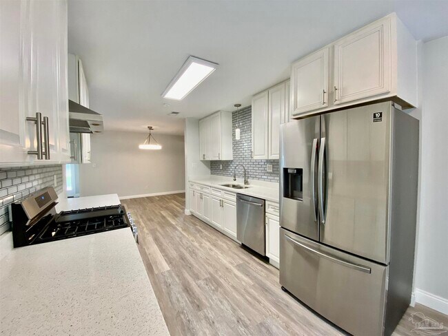 Building Photo - 402 Fairpoint Dr