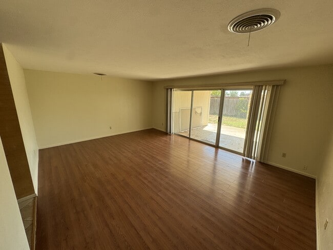 Building Photo - 2201 Barnett Dr