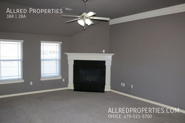 Building Photo - Fall Into Your New Home! 3 Bed, 2 Bath in ...