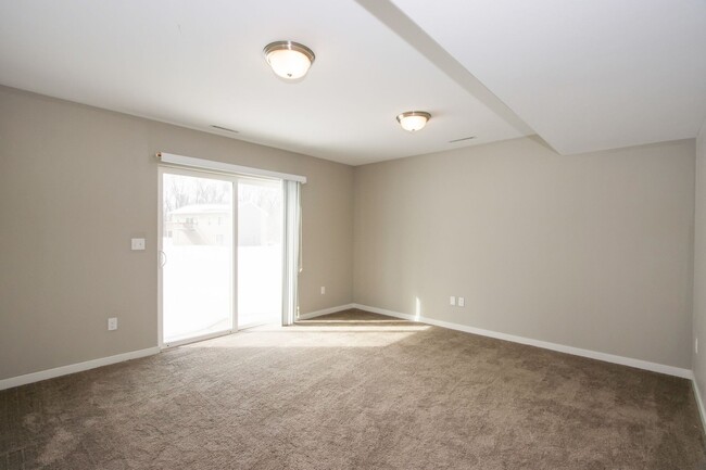 Building Photo - Beautiful 4 bed/3 bath house