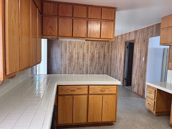 Building Photo - Nice Nob Hill Location with 3 Bedrooms