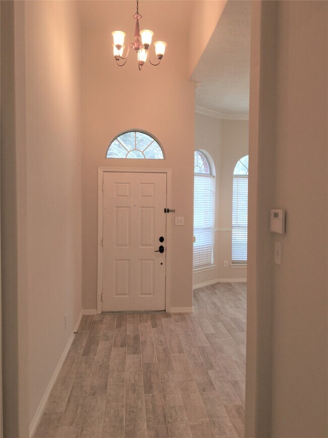 Building Photo - 2214 Valley View Crossing