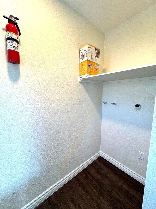 Building Photo - 728 E Grand Ave