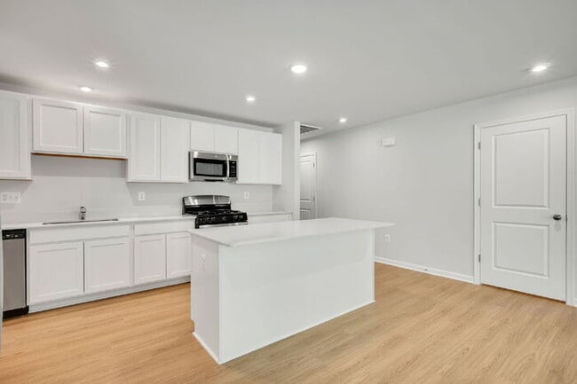 Building Photo - 3 Bedroom Single-Family Home with 2-Car Garage in Glen Allen (23060) – $2,650/mo