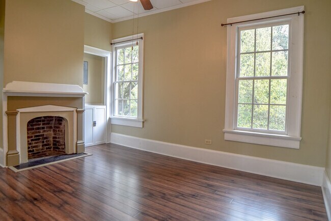 Building Photo - 105 Florence St NW