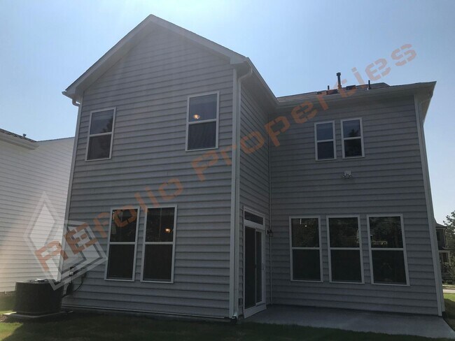 Building Photo - Grand 5 Bedroom 3 Baths House w/1st FL gue...