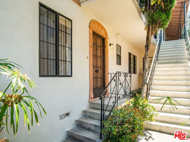 Building Photo - 1124 San Rafael Ave
