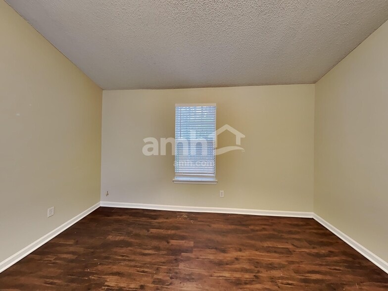 Building Photo - 6541 Pole Creek Dr