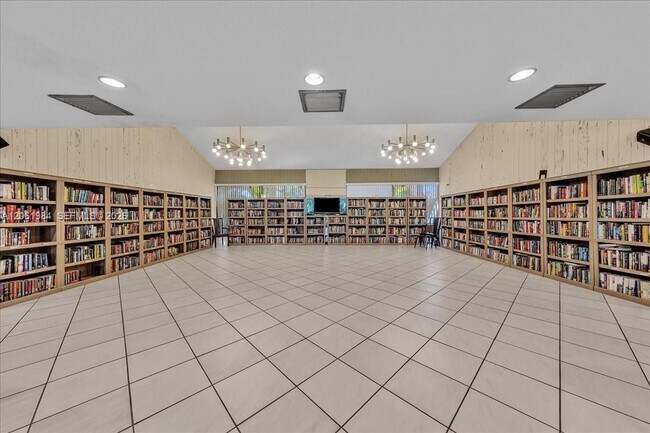 Building Photo - 2240 N Cypress Bend Dr
