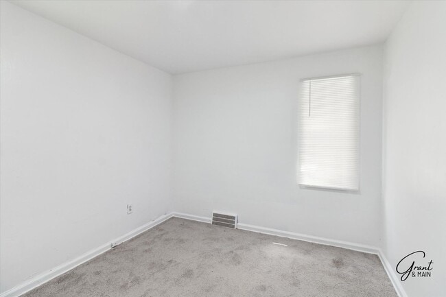 Building Photo - $1300 3 bedroom bungalow