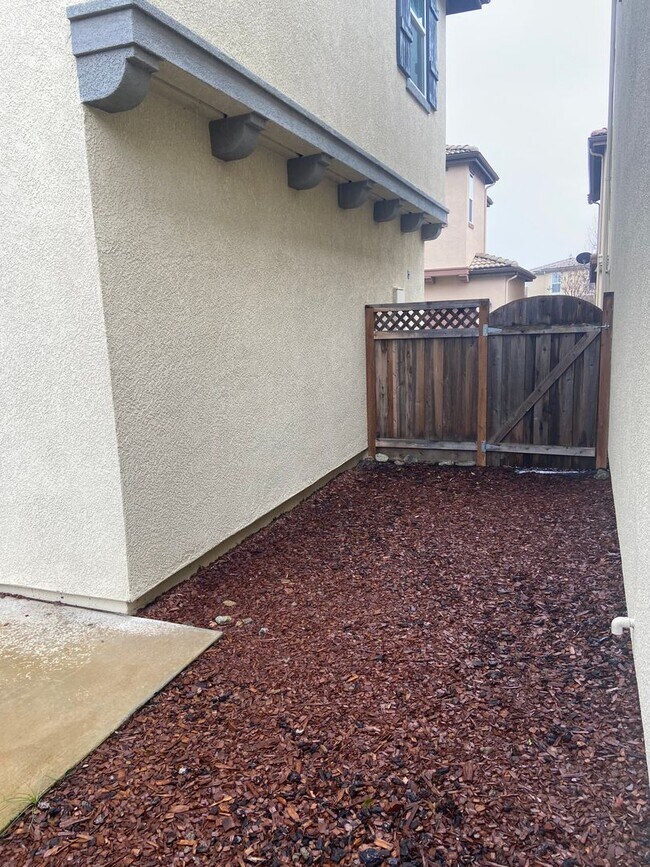 Building Photo - 4 Bedroom, 2.5 Bath - Located in Hideaway Treehouse Community