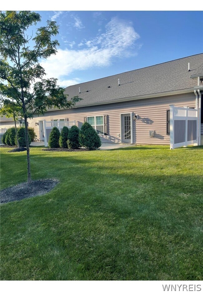 Building Photo - 5281-5287 Chestnut Ridge Rd