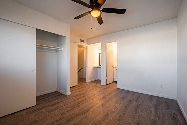 Building Photo - 12 E Hermosa Dr