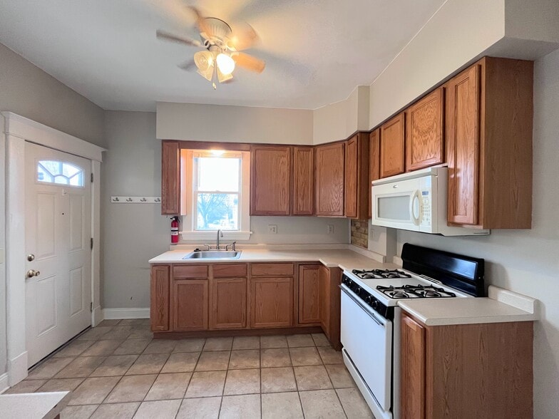 Building Photo - 709 Lafayette Ave SE