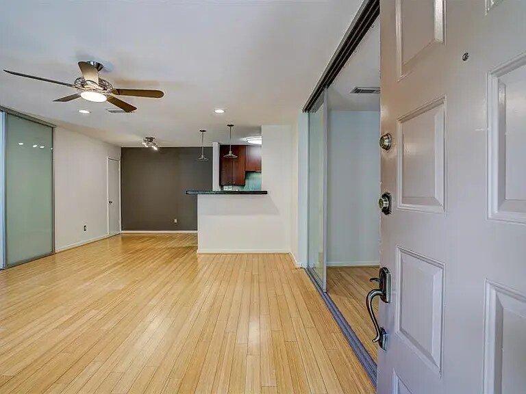 Building Photo - 1860 White Oak Dr