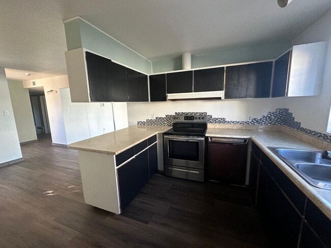 Building Photo - 3 bedroom 3 bath