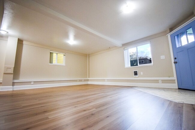 Building Photo - 22-128