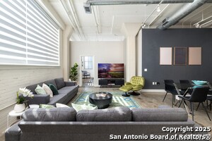 Building Photo - 1401 S Flores St