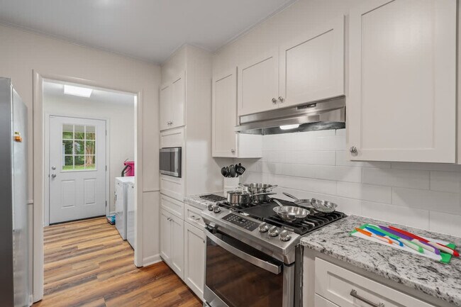Building Photo - 608 S 21st Ave