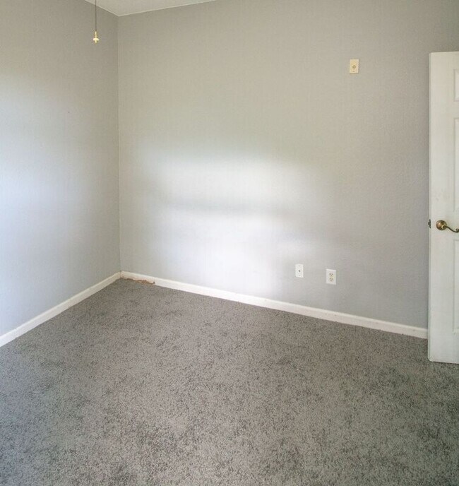 Building Photo - 584 Brantley Terrace Way