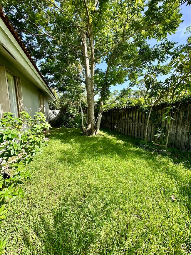 Building Photo - 13965 Aster Ave