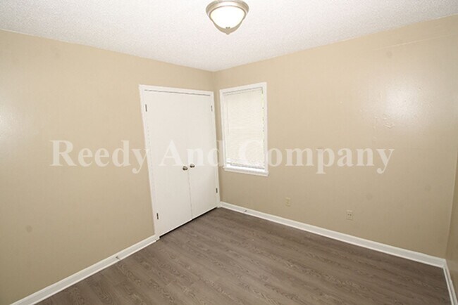 Building Photo - 3685 Bryn Mawr Dr
