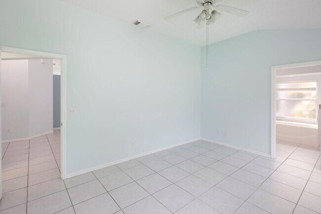 Building Photo - 2741 SW Pierson Rd