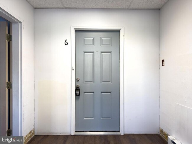 Building Photo - 100 S Front St