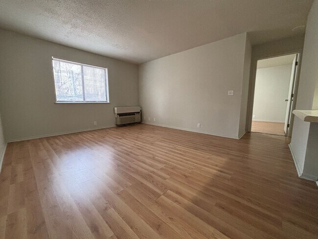 Building Photo - Renovated 1 Bedroom, 1 Bath Apartment at the Brookside Apartments!