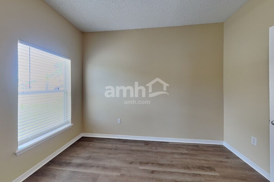 Building Photo - 2505 Sherbrook Ln