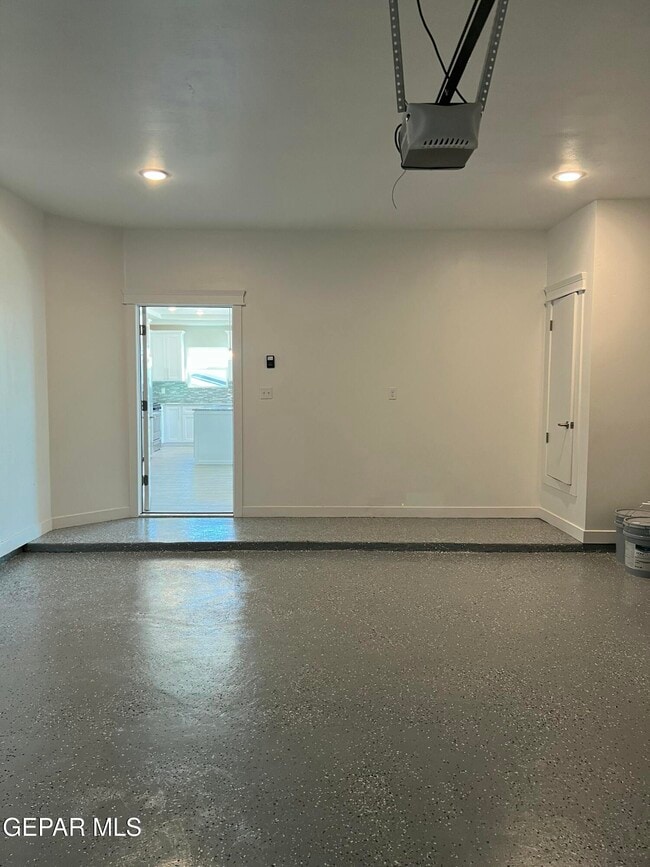 Building Photo - 12035 Iron Holw St