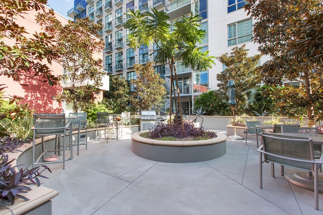 Building Photo - 1240 India St