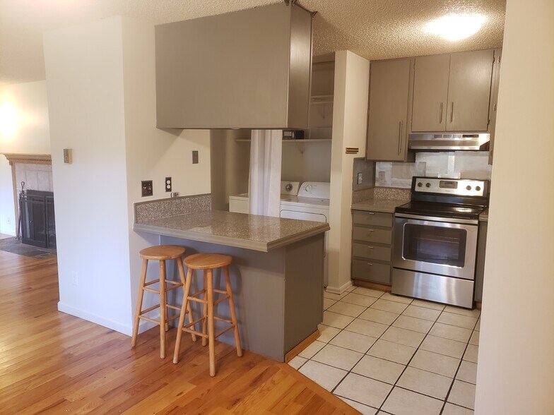 Marble kitchen island, tile flooring - 925 Columbia Rd