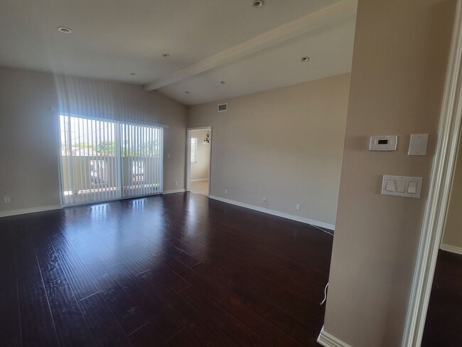 Building Photo - 3240-3242 Cerritos Ave