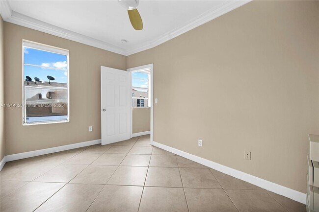 Building Photo - 1559 Michigan Ave