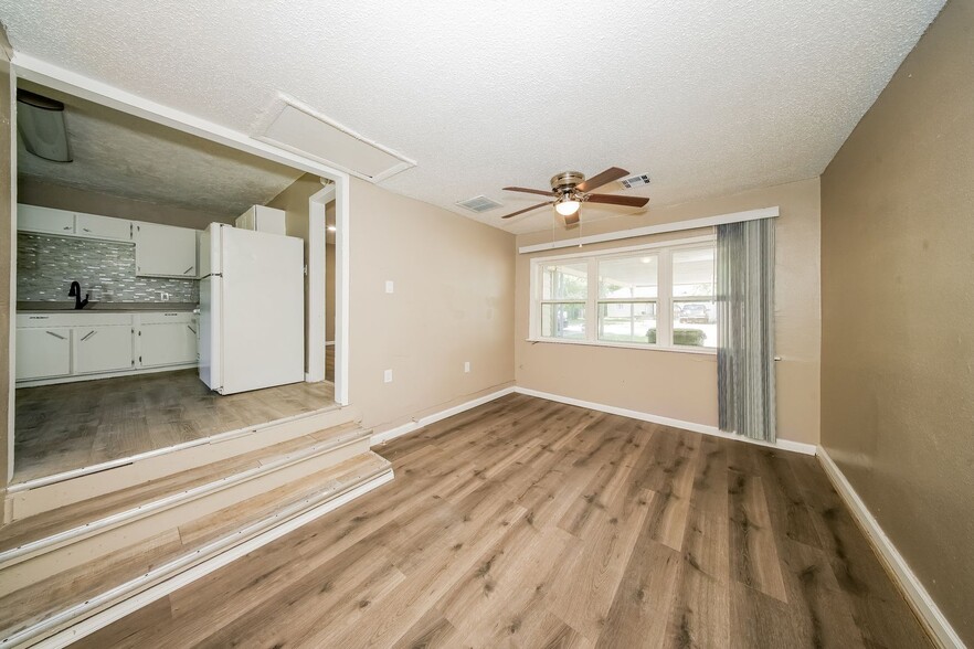 Building Photo - 2329 SW Tulane Ave