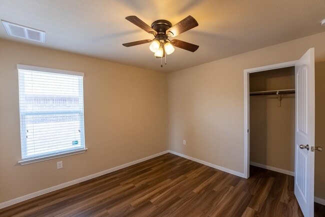 Building Photo - 5828 Roderick Dr