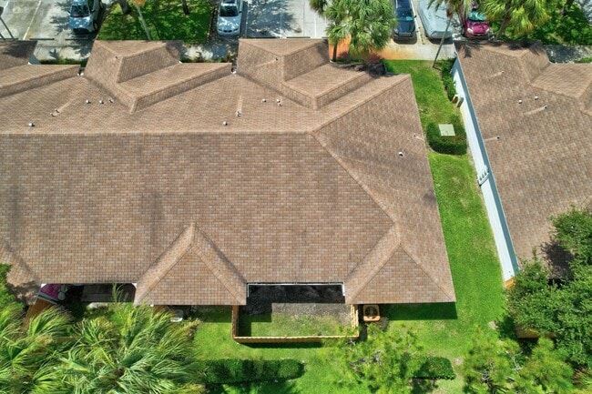 Building Photo - 9242 Roan Ln