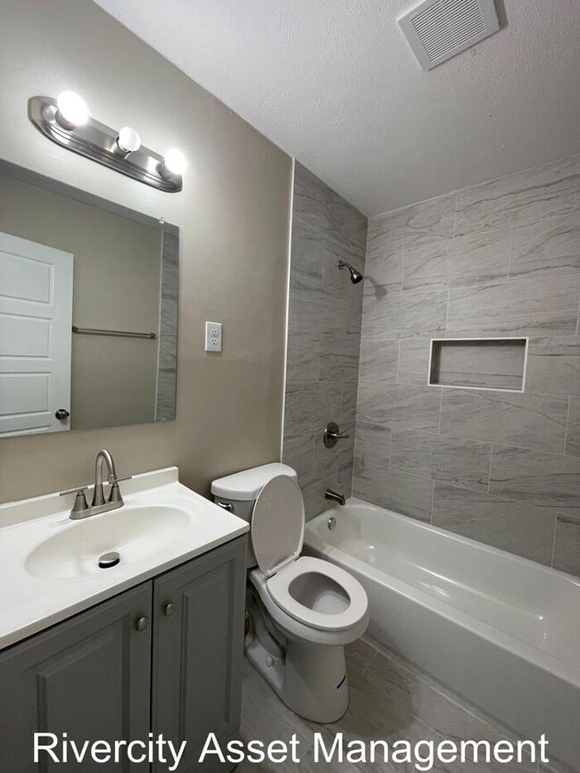 Building Photo - 2733 Woodland Hills Cove