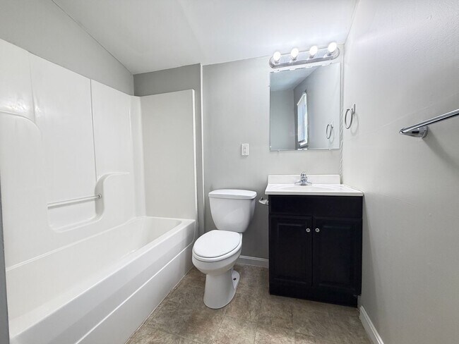 Building Photo - Beautiful Maintained 2 Bed and 1 Bath Shotgun House!