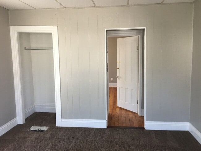 Building Photo - Gorgeous 5 bedroom 2 bath located on friendly neighborhood for rent!!!