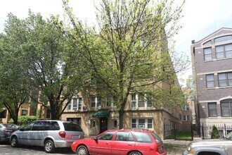 Building Photo - 819 W Waveland Ave