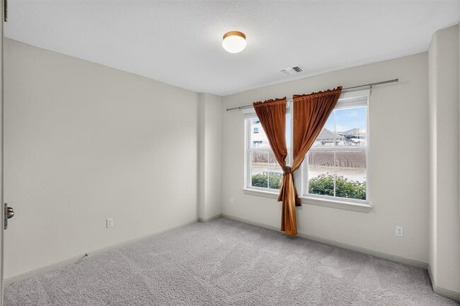 Building Photo - 105 Greenway Dr