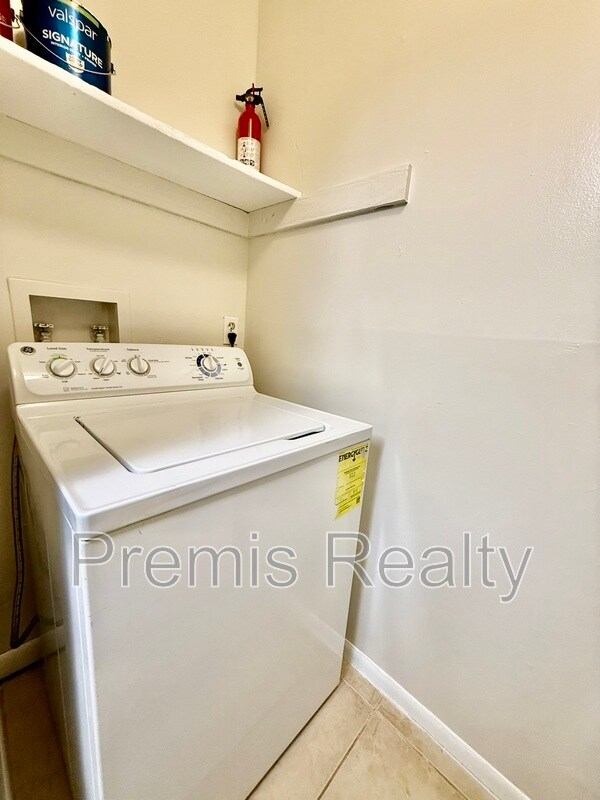 Building Photo - 455 Alt 19