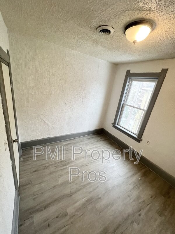 Building Photo - 1237 N 24th St